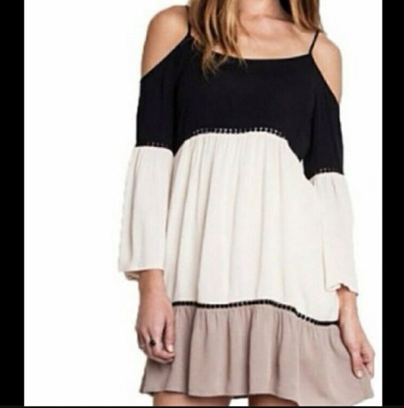 Umgee Tops - Umgee Cold Shoulder Bell Sleeve Tunic